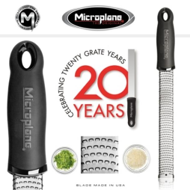 RALADOR ZESTER NEGRO MICROPLANE M46020